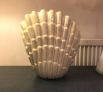 Vicke Lindstrand "Snäcka" off white vas Ekeby 1900 kr 2024-11-30