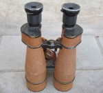 American navy binoculars with holster, "Prism Marine, U.S. Navy 10x45 mm APERT, Bausch & Lomb, Ohio, Rochester, N Y". Probably 1930's. Height 20,5 cm. 2400 SEK